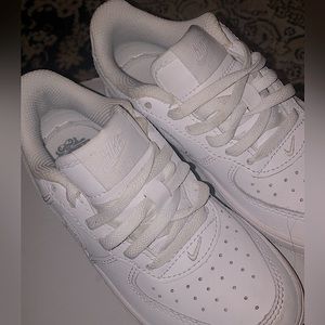 BRAND NEW IN BOX NIKE BOYS AIR FORCE ONE Size11, White
